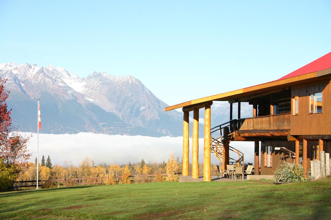 Smithers Driftwood Lodge ภายนอก รูปภาพ