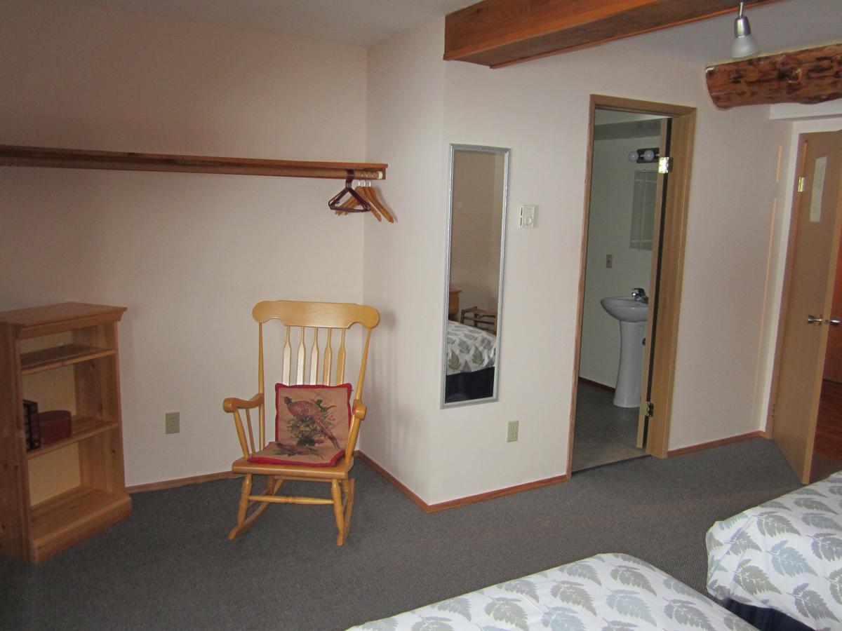 Smithers Driftwood Lodge ภายนอก รูปภาพ